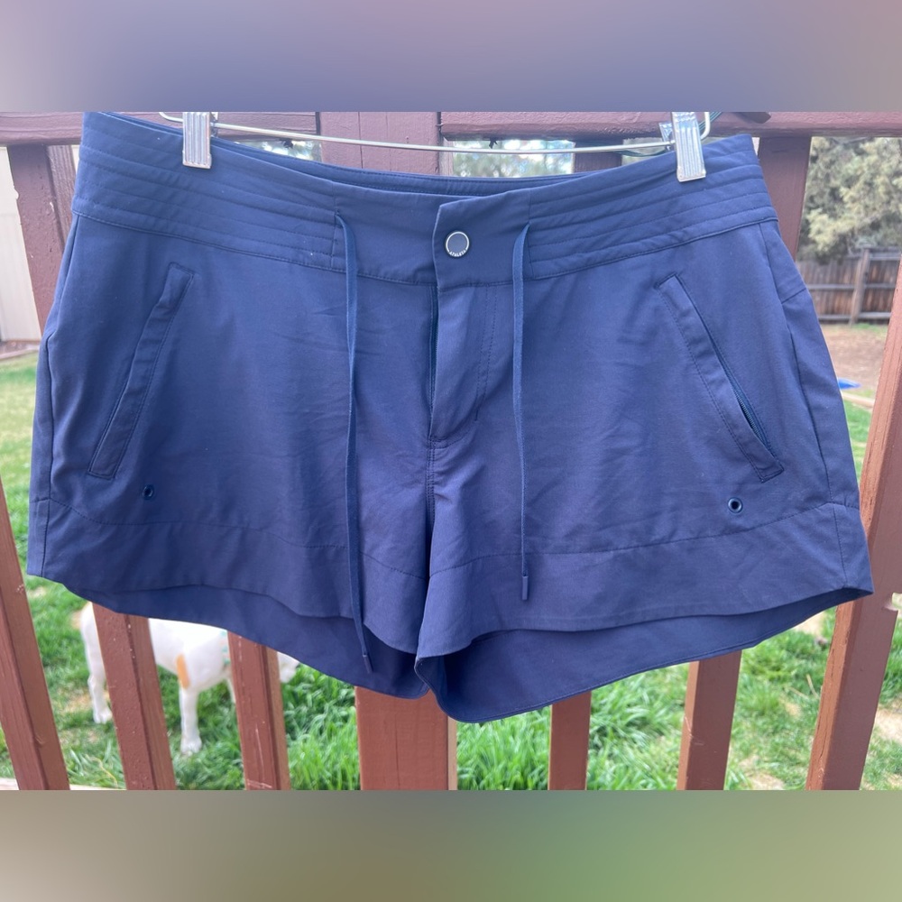 Athleta women’s navy shorts